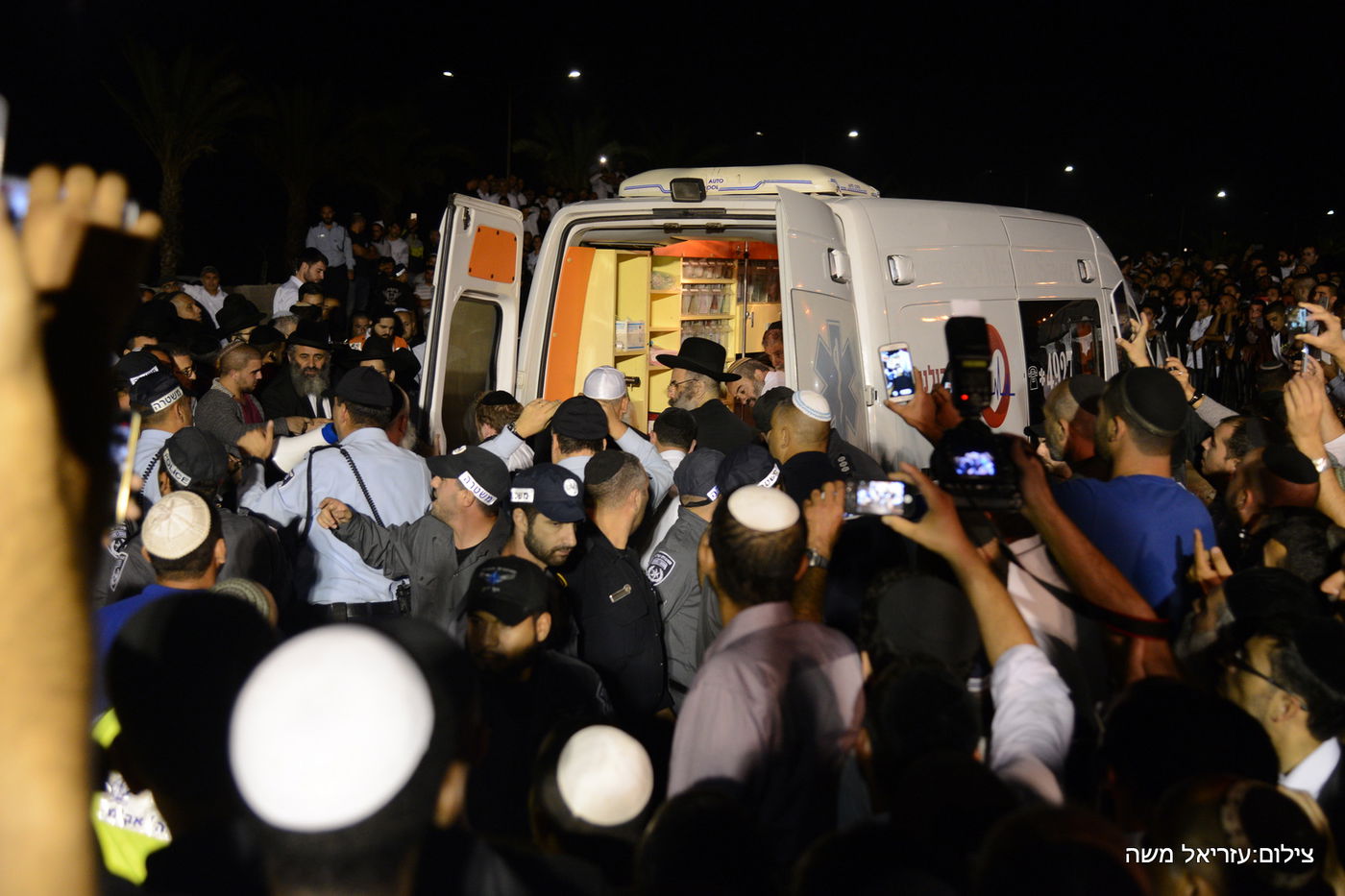 הרבבות במסע הלוויה