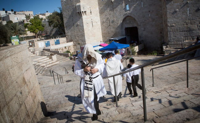 חרדים בשער שכם, ארכיון. למצולמים אין קשר לנאמר בכתבה