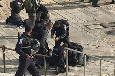 צפו בווידאו: שוטרים מחסלים את המחבל בשער שכם