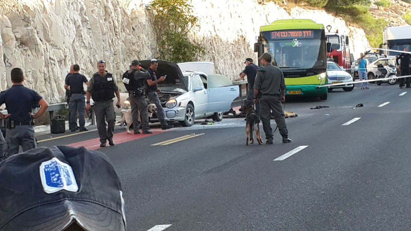 מחבלת צעקה "אללה אכבר" ופוצצה מטען, שוטר נפצע קל