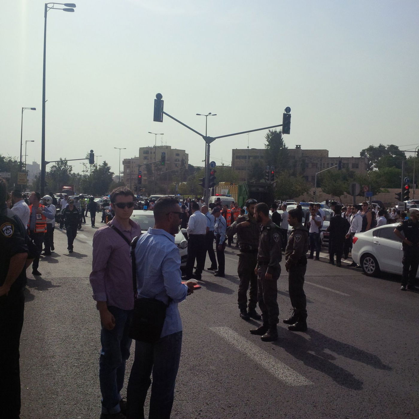 שוטר נפצע בפיגוע דקירה בדרך בר לב, המחבלת נורתה