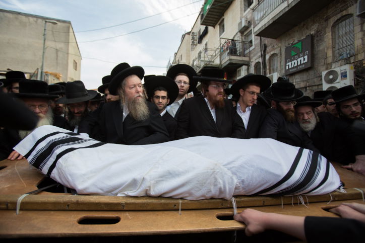 תיעוד עצוב: הלווית הרב ישעיהו קרישבסקי הי"ד