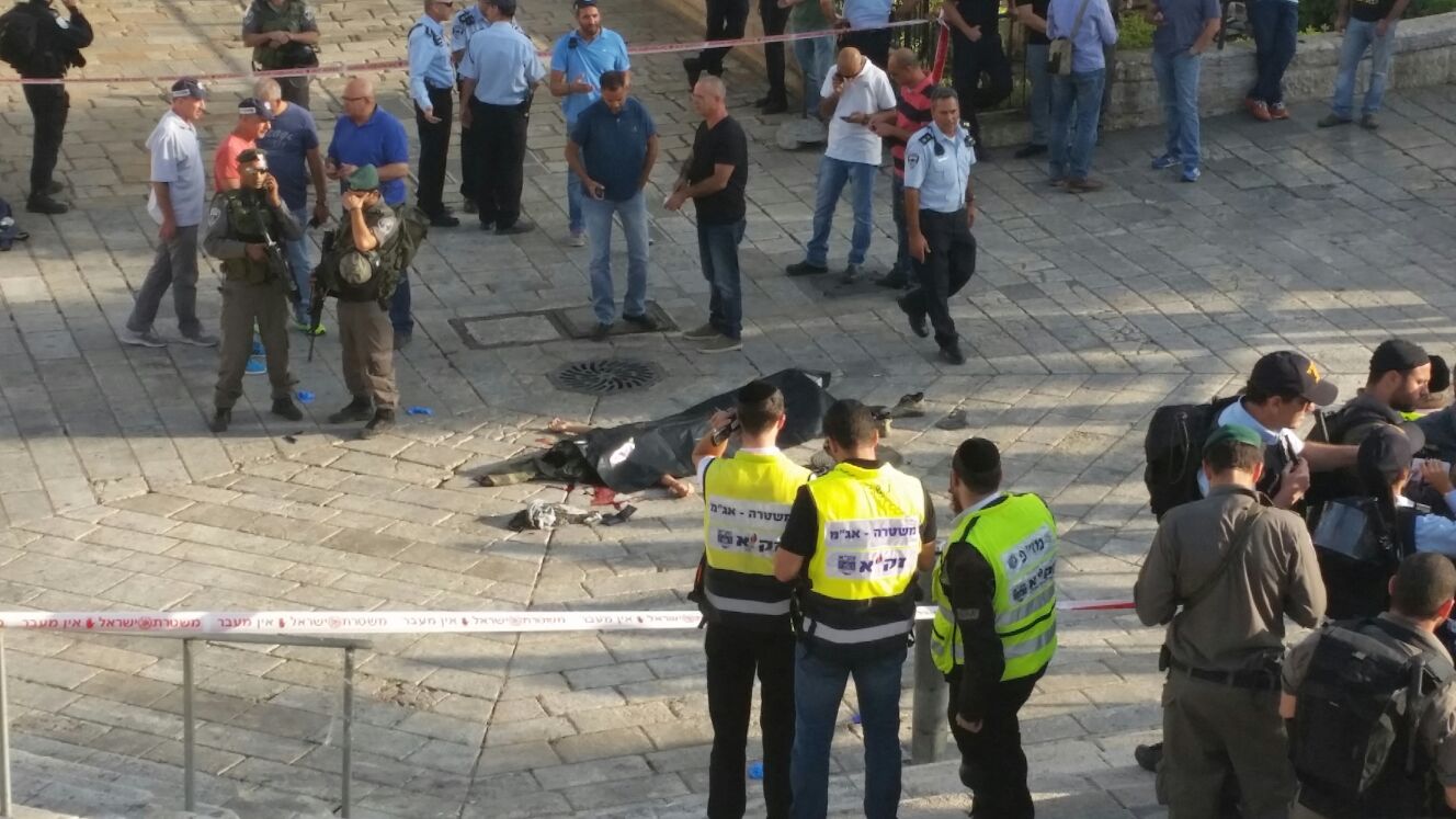 סוכל פיגוע: מחבל ניסה לדקור לוחמי מג"ב בשער שכם, נורה ומת