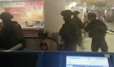 שוטרי ימ"מ עם נשקים שלופים אחרי המחבל