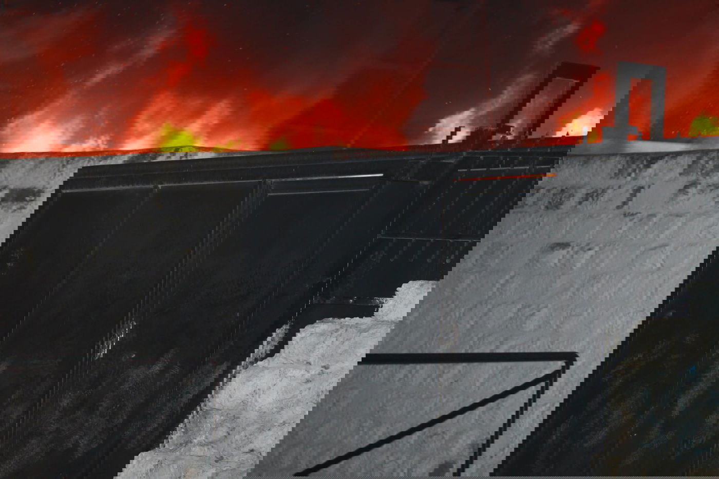 זעזוע: פורעים ערבים הציתו את קברו של יוסף הצדיק בשכם