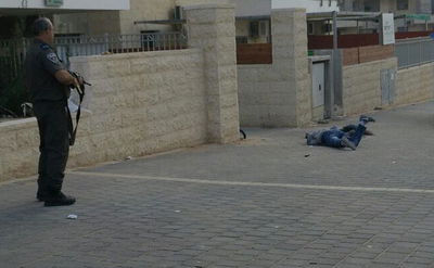 המחבלים בזירת הפיגוע