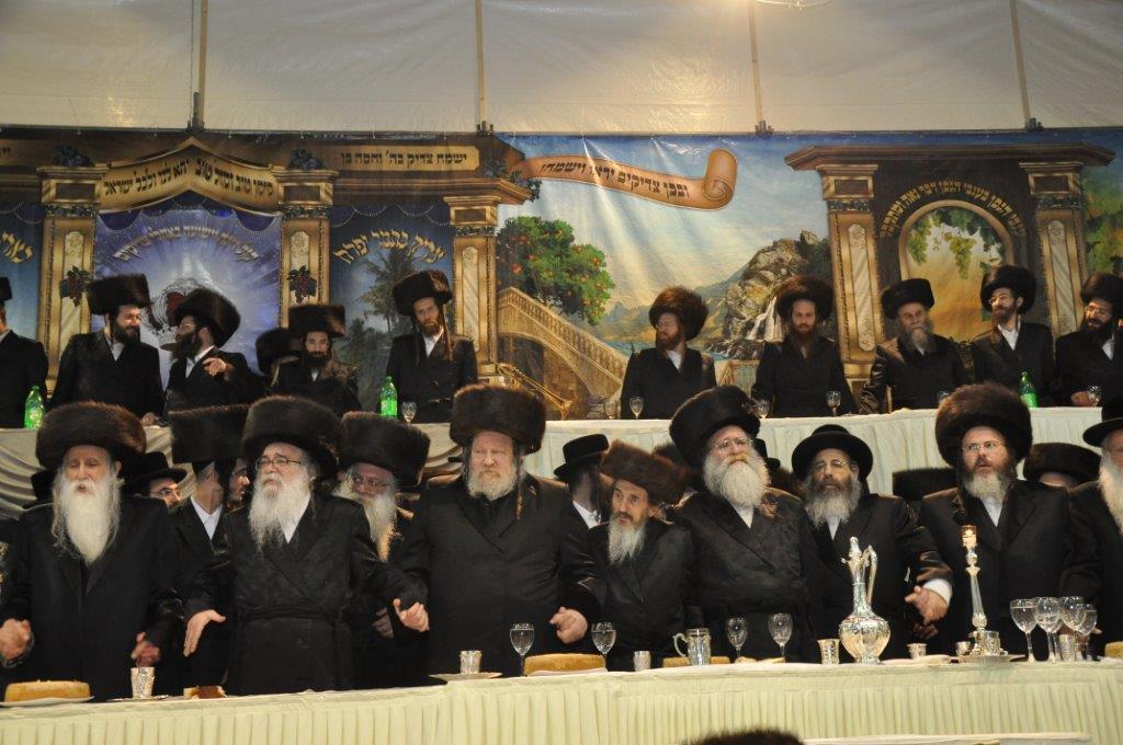 שמחת החתונה בחצרות דארג ומעליץ-ראדושיץ • גלריה