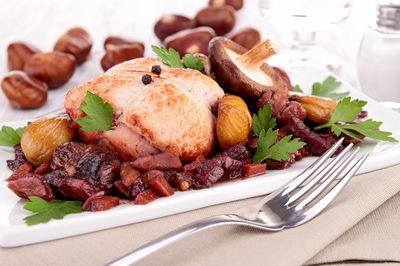 פרגיות ברוטב ערמונים ויין