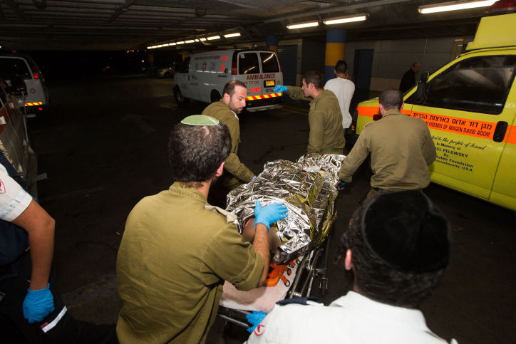 הפצועים מגיעים לבית החולים