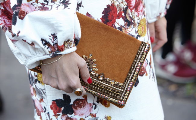 מה תיק הצד שלך אומר עלייך?