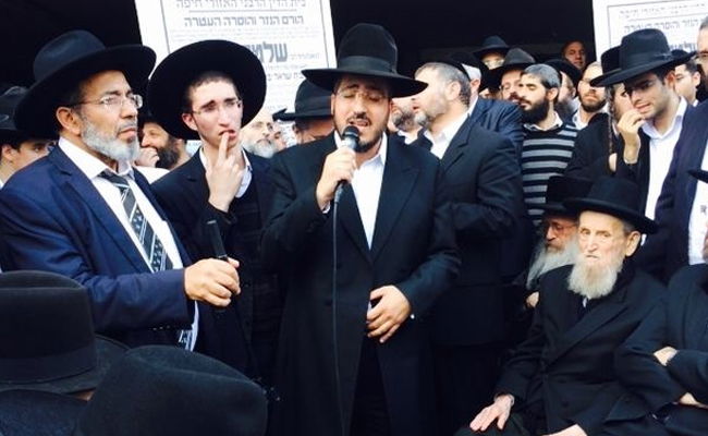 הרב שלוש הבן, במרכז