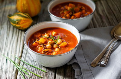 תבשיל צי'לי קון קרנה מהיר וצמחוני