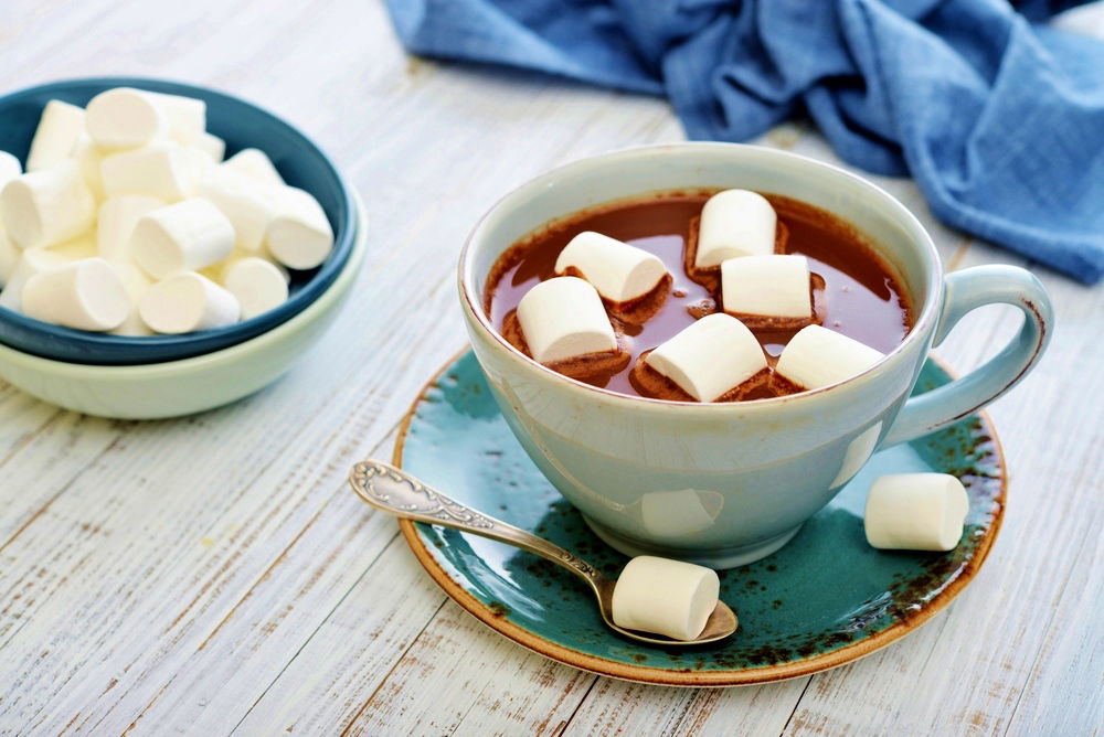 שוקולטה חמה עם קוביות מרשמלו