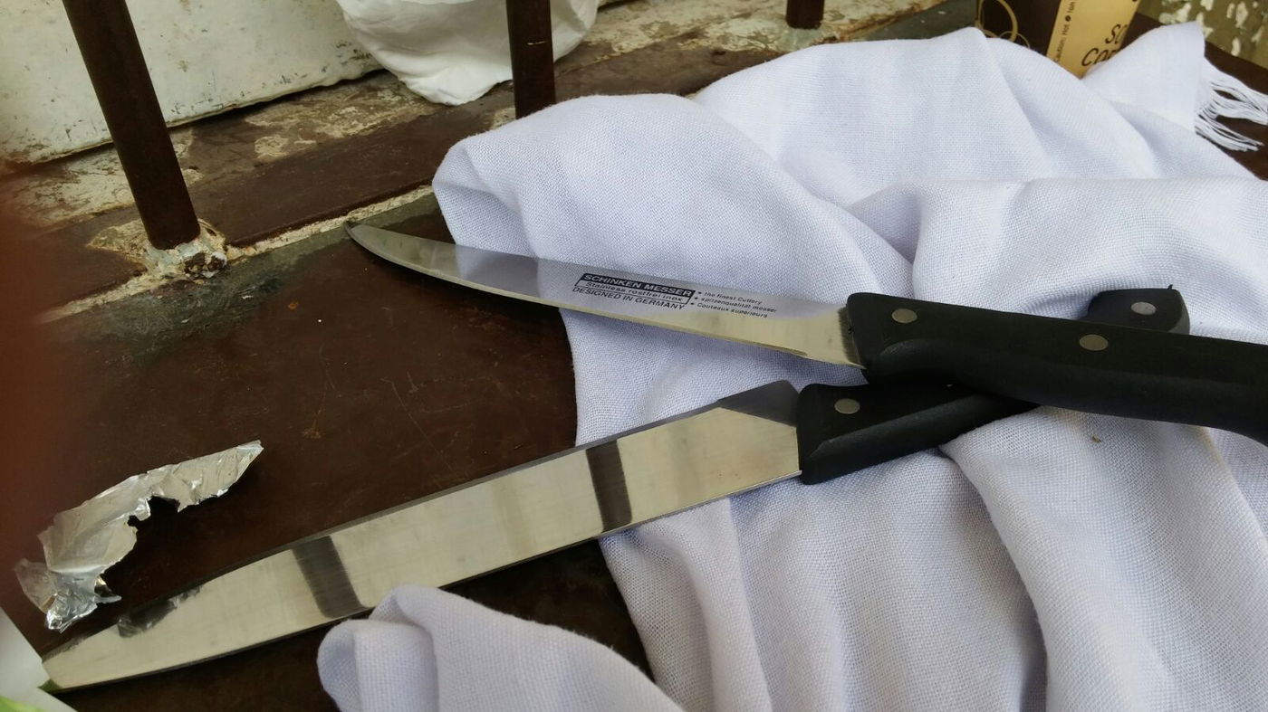 הסכינים ממערת המכפלה