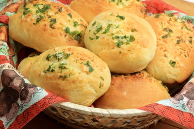 לחמניות שום ועשבי ירק