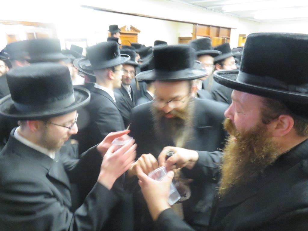 בחסידות סקווירא חגגו אל תוך הלילה את שחרור "המצית"