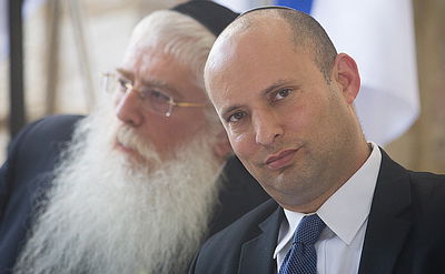 השר נפתלי בנט וסגנו מאיר פרוש, ביום כניסתם למשרד