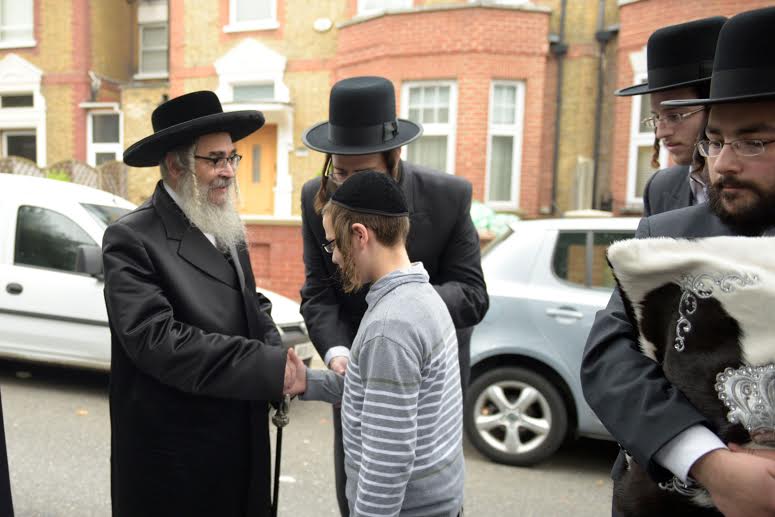 גלריה: ביקור בזק של הרבי מסאטמר בלונדון