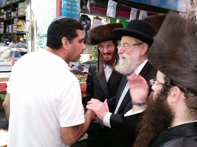 אחדות בשוק: הרב אריה שטרן ואנשי "העדה החרדית" שיתפו פעולה