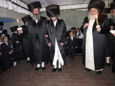 תיעוד: שמחת החתונה בבית "שומרי אמונים"