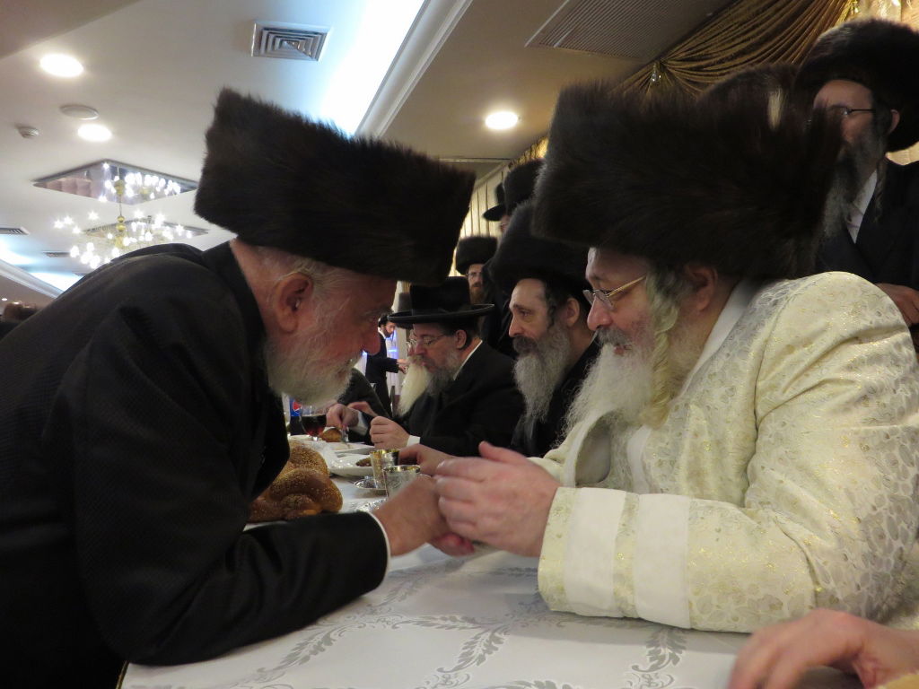 תיעוד: שמחת החתונה בבית "שומרי אמונים"