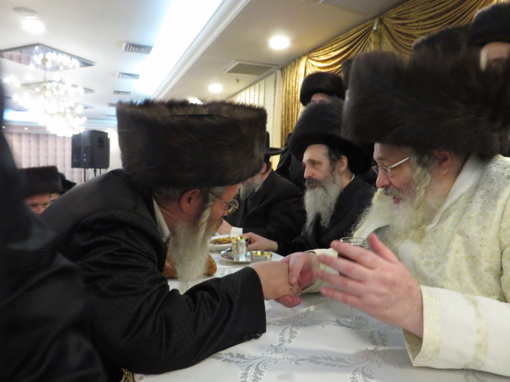 תיעוד: שמחת החתונה בבית "שומרי אמונים"