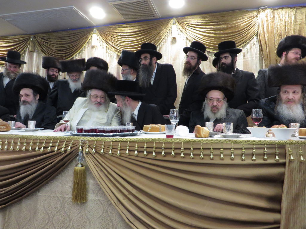 תיעוד: שמחת החתונה בבית "שומרי אמונים"