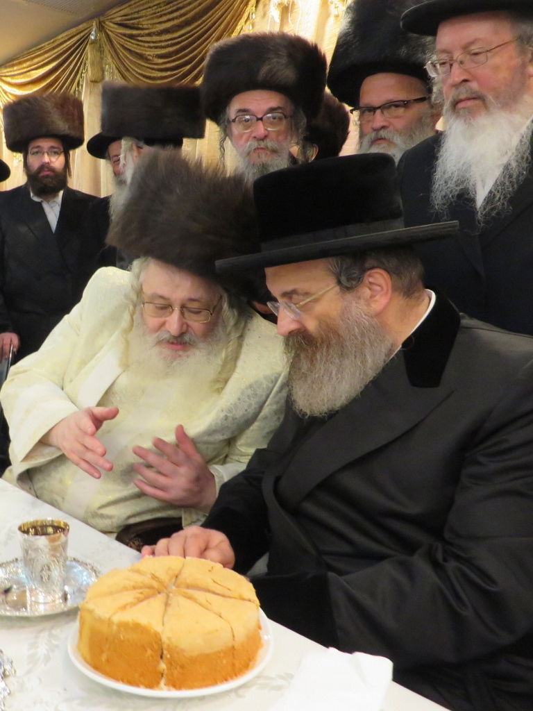 תיעוד: שמחת החתונה בבית "שומרי אמונים"