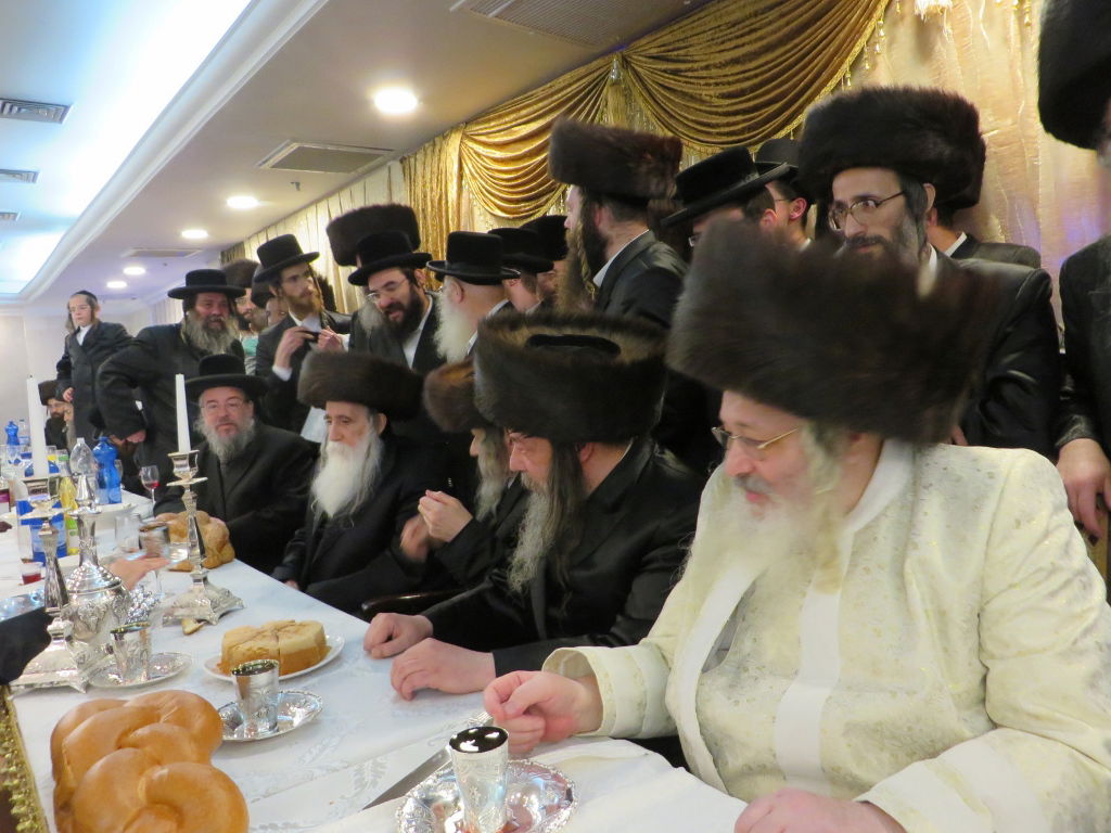 תיעוד: שמחת החתונה בבית "שומרי אמונים"