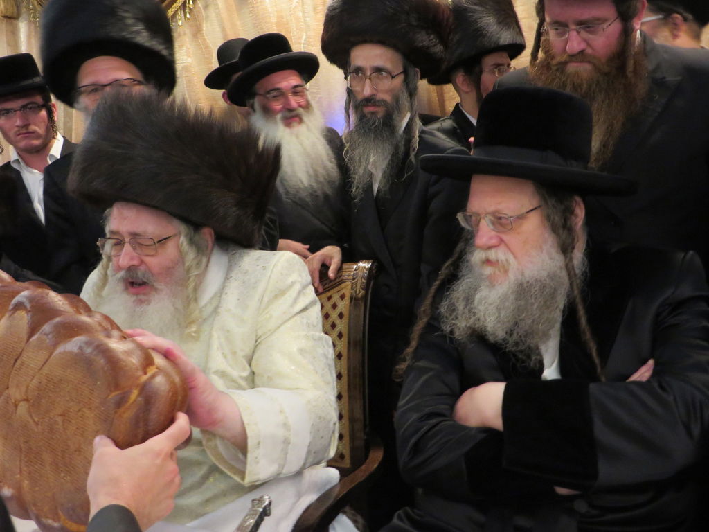 תיעוד: שמחת החתונה בבית "שומרי אמונים"