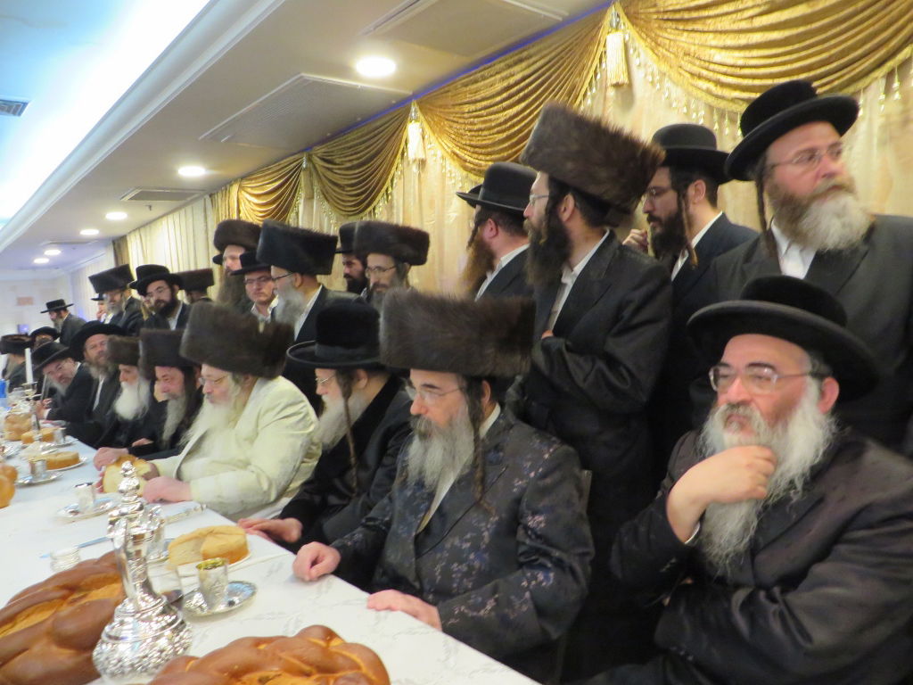 תיעוד: שמחת החתונה בבית "שומרי אמונים"