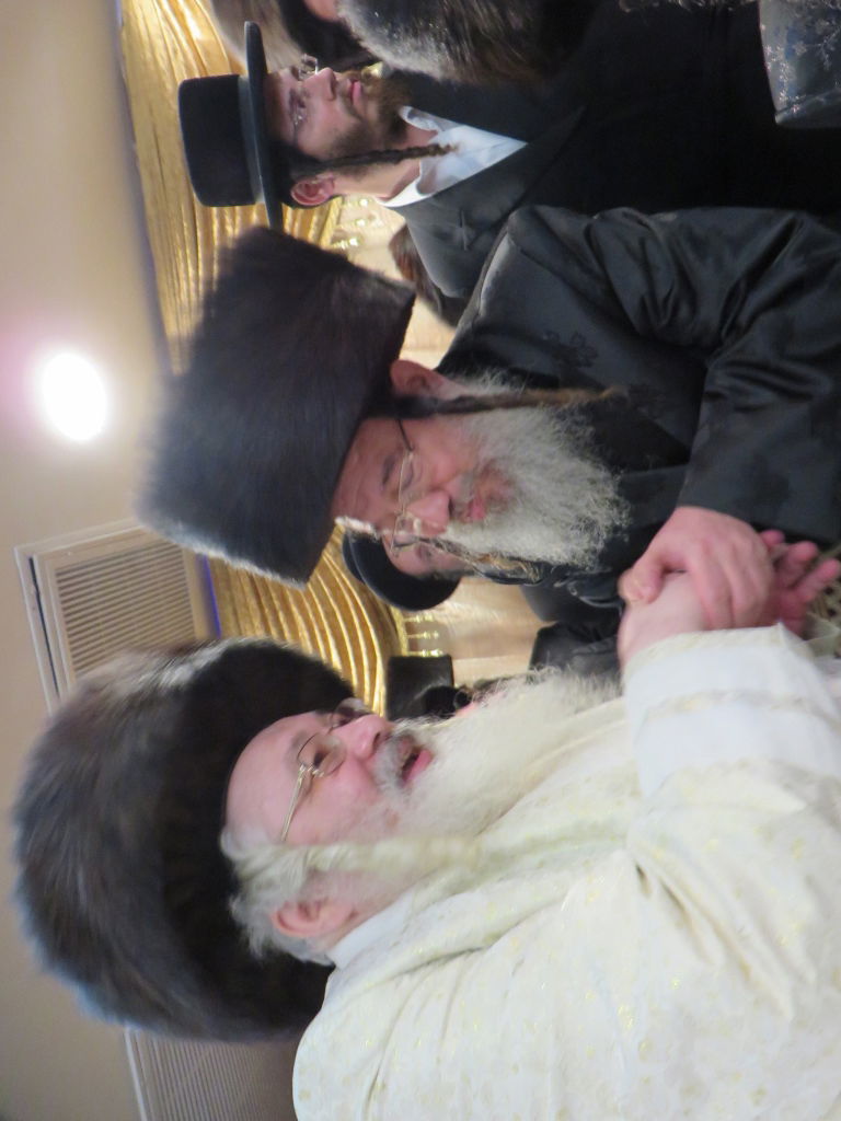 תיעוד: שמחת החתונה בבית "שומרי אמונים"