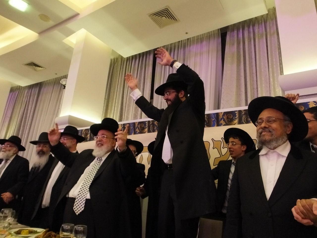 גלריה: חתונת בנו של הגאון רבי אליהו אבא שאול