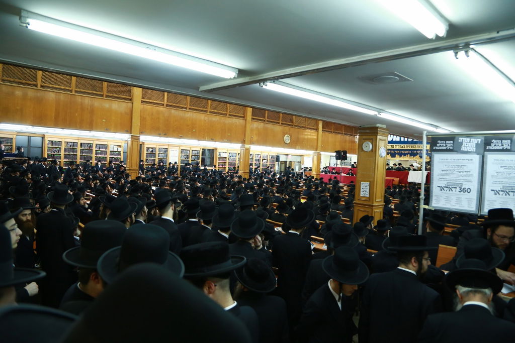 בסאטמר אספו כסף למאבק נגד הגיוס. צפו