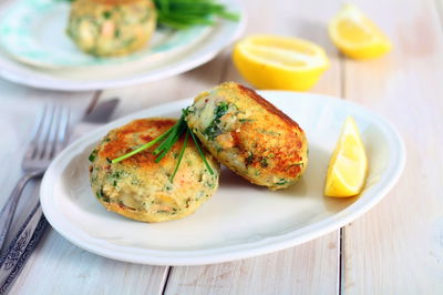 קציצות דג ועשבי תיבול בטעם עשיר