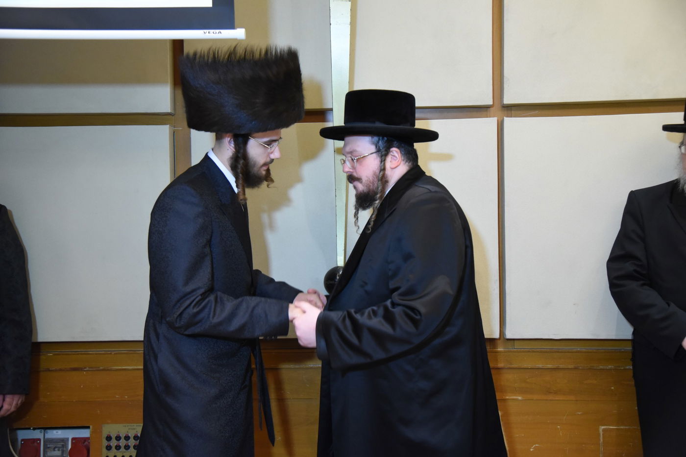 שמחת שבע ברכות לבתו של הרב מרדכי בריסק יו"ר קהל מחזיקי הדת