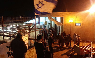 הצעירים בבית הכנסת, הלילה