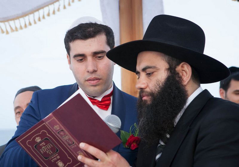 הרב יסאקוב בחופה, בשבוע שעבר