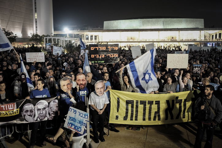 אלפים הפגינו נגד 'שוד הגז' ברחבי הארץ; עשרה נעצרו בת"א