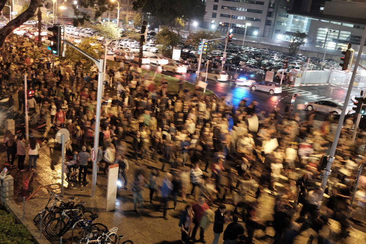אלפים הפגינו נגד 'שוד הגז' ברחבי הארץ; עשרה נעצרו בת"א