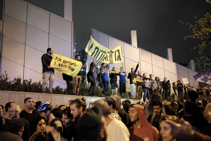 אלפים הפגינו נגד 'שוד הגז' ברחבי הארץ; עשרה נעצרו בת"א