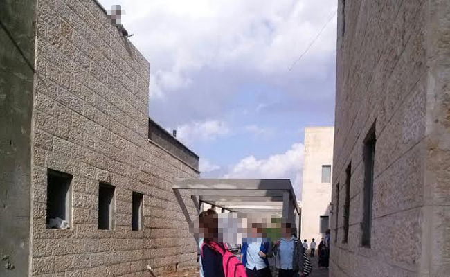 הפועל, למעלה משמאל