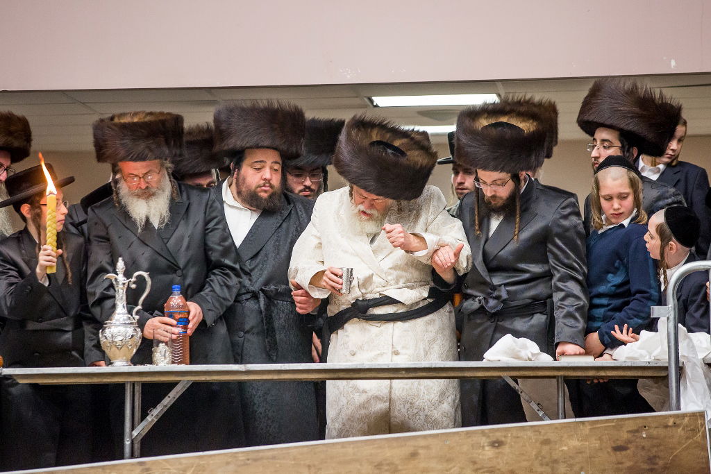 האדמו"ר מתולדות אברהם יצחק שבת בבורו פארק. גלריה