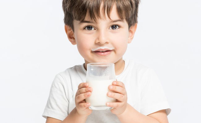 מחקר קבע: ילדים ששותים חלב גבוהים יותר