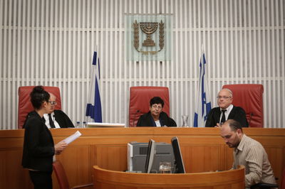 בג"ץ: ראש הממשלה יכול להיות כל השרים? המדינה: "גם ילד יכול להיות שר"