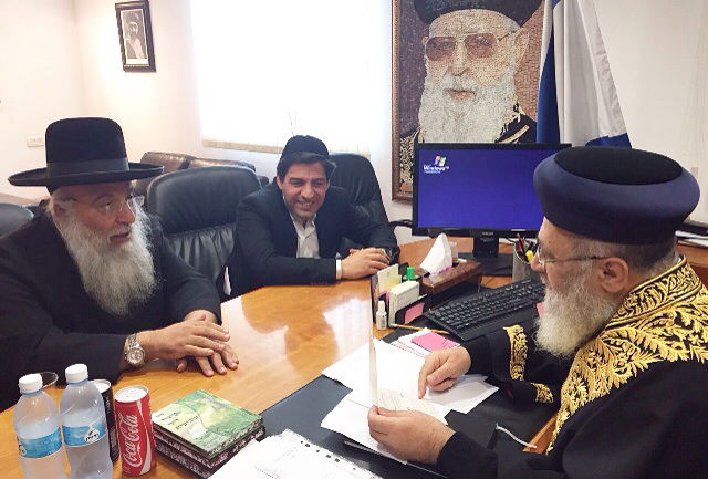 המקובל רבי בניהו שמואלי הזמין את הראשל"צ הגר"י יוסף לחתונת בתו