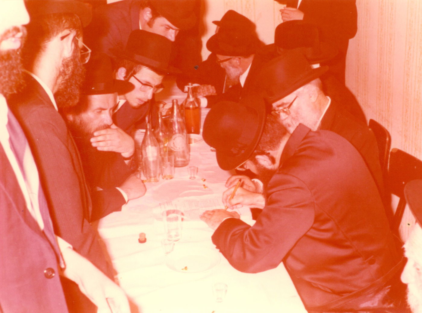 צפו בגלריה: מראות מחייו של הגאון הרב דב צבי קרלנשטיין זצ"ל