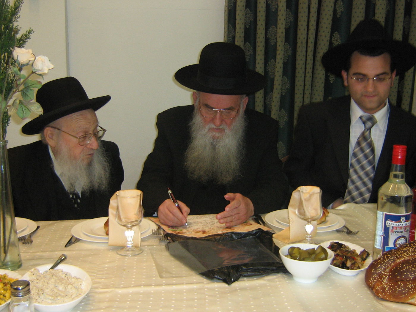 צפו בגלריה: מראות מחייו של הגאון הרב דב צבי קרלנשטיין זצ"ל