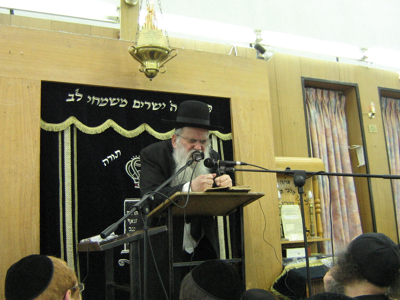 צפו בגלריה: מראות מחייו של הגאון הרב דב צבי קרלנשטיין זצ"ל