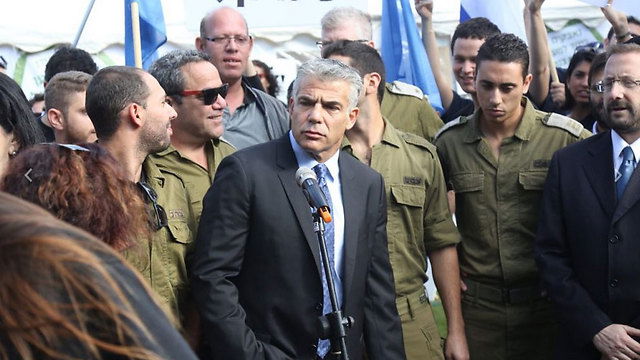 לפיד והחיילים, בניגוד לפקודת מטכ"ל